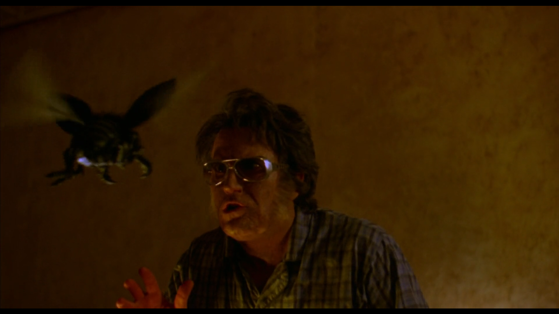 Elvis fights a scarab